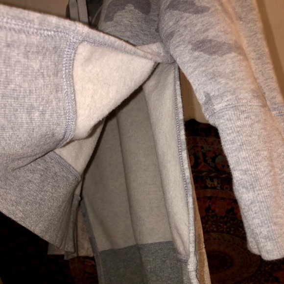 Calvin Klein Sweatshirt - Picture 2 of 6